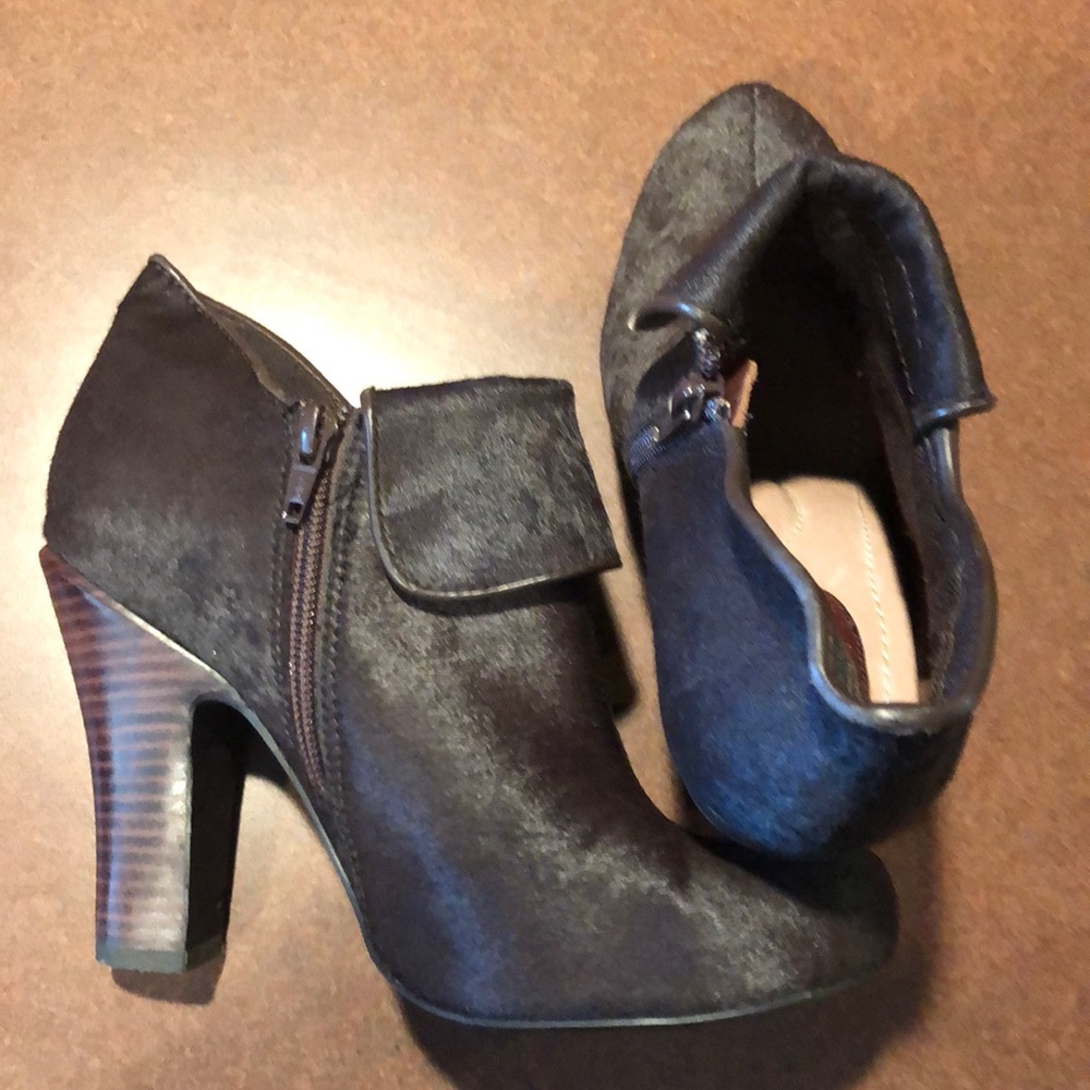 Fossil Brown Cow Hide Booties. Size 7 - image 4